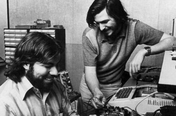 The Evolution of Apple: From Garage Startup to Tech Giant