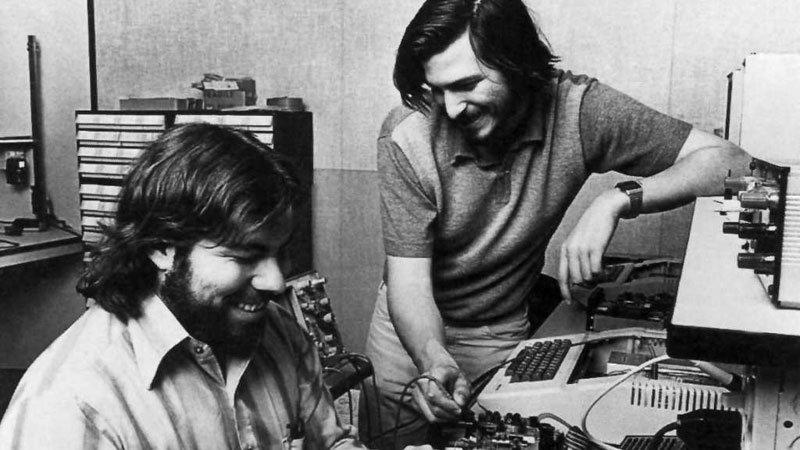 The Evolution of Apple: From Garage Startup to Tech Giant